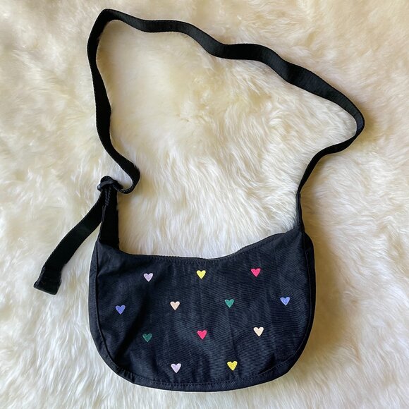 NWT Baggu Small Crescent Bag - Embroidered Hearts - Picture 3 of 8
